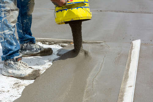 Worker Puring Admixture For Waterproofing | UltraTech Cement 