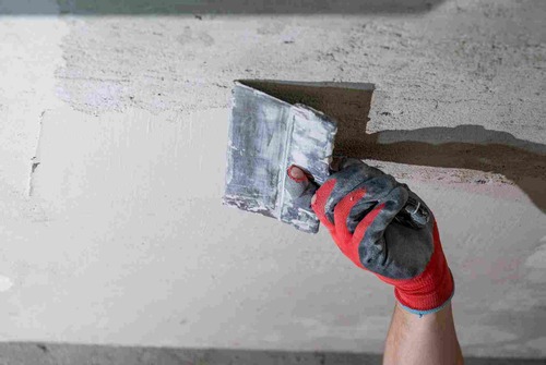 Worker Doing Lime Plastering | UltraTech Cement