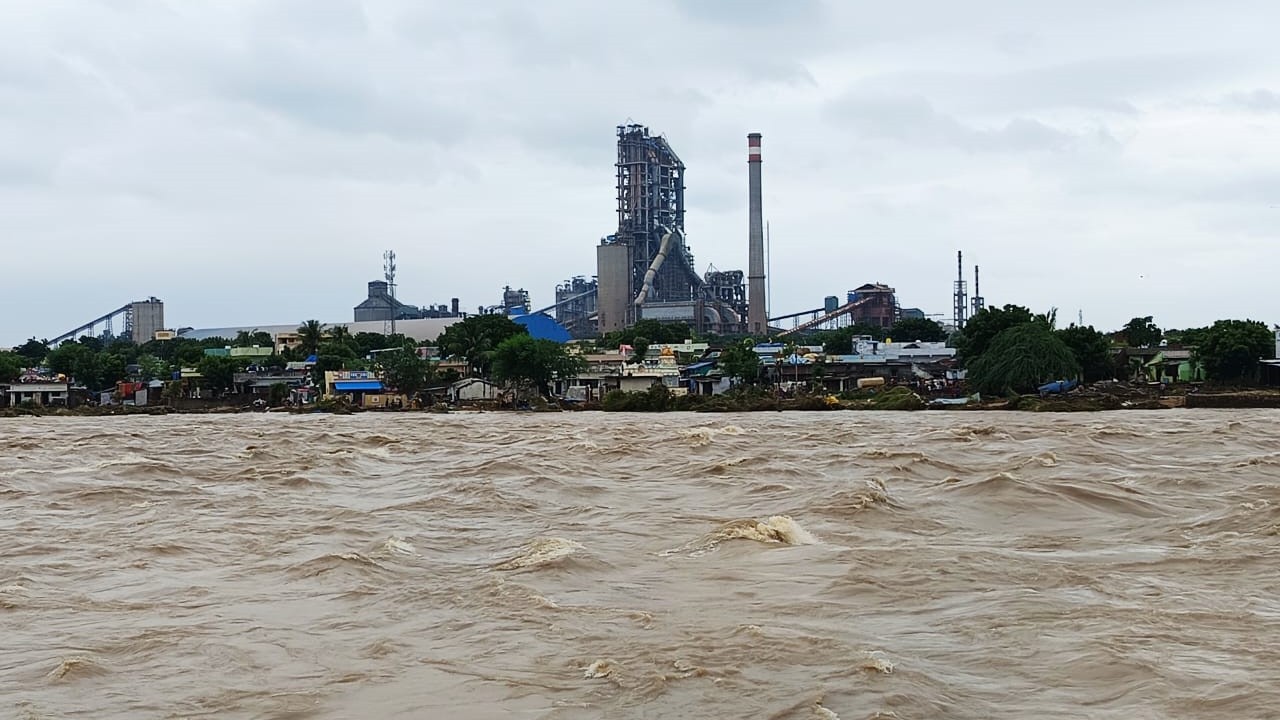 balaji-cement-works-steps-in-for-budawada-village-during-2024-floods