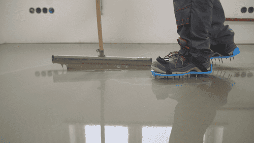 Step 2: Guide to Screeding a Floor : Apply a Layer of Screed