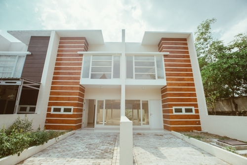 Modern duplex houses with striped wood walls | Ultratech