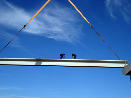 The crane fixed beam on pylon