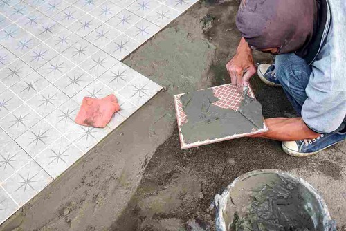 Applying Mortar to Tiles | UltraTech Cement