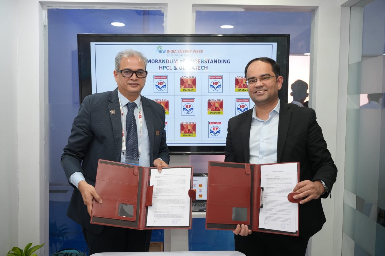 Ch Srinivas, Executive Director – Lubes, HPCL, with Vivek Adhia, Chief Sustainability Officer, UltraTech