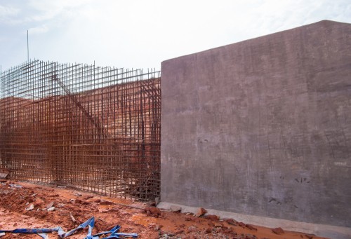 Cantilevered Retaining Wall Preparation | UltraTech