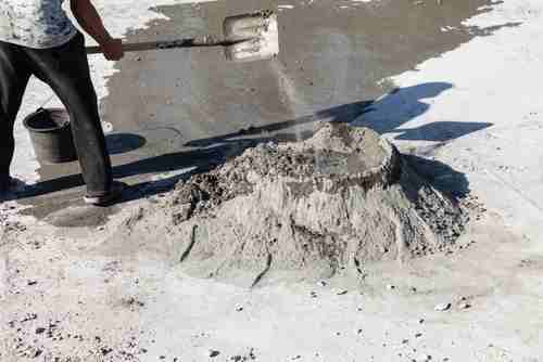 cement aur ret ke mishran se ghar nirman ka kaam