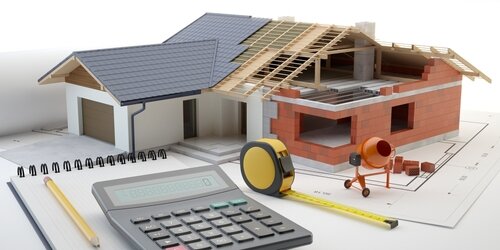 House construction blueprint, calculator aur measuring tape ke saath