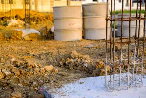 Ghar ki neev ke liye foundation aur steel reinforcement ka kaam