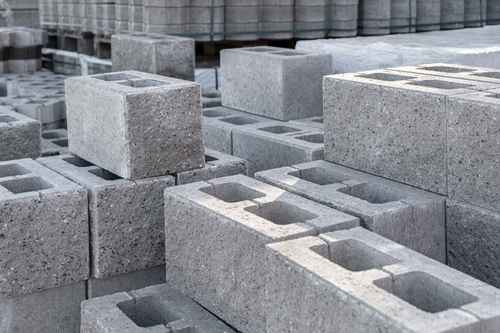 Concrete  blocks ka stock, ghar nirmaan mein mazboot aur tikau deewarein banane ke liye upyog