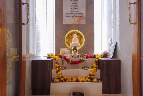 Sundar pooja ghar ka aadhunik design aur sajawat