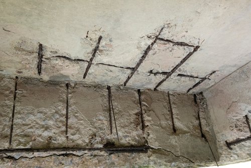 Spalling Concrete Slab Showing Structural Damage | UltraTech